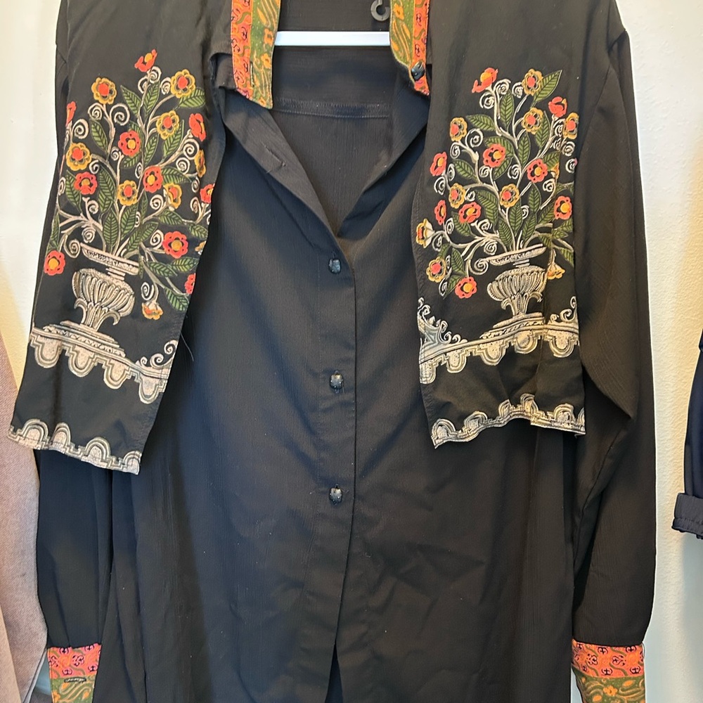 Robbie Sport Black Shirt with Attached Floral Vest Size 18